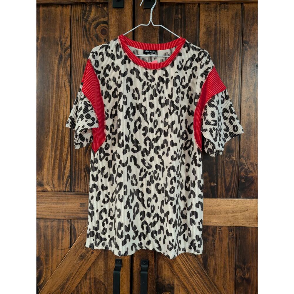 NWT Hemish USA ribbed leopard red accent short sleeve top womens Medium